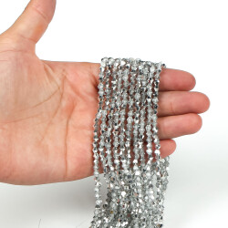 1 Dizi (40 cm- 90-95 Adet) - 4 mm Piramit Kristal Cam Boncuk, Janjanlı Gümüş Renk Boncuk Dizisi - 1