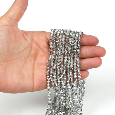 1 Dizi (40 cm- 90-95 Adet) - 4 mm Piramit Kristal Cam Boncuk, Janjanlı Gümüş Renk Boncuk Dizisi - 1
