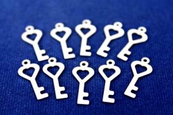 10 Adet - 8x19 Mm Kalp Anahtar Desenli Nikel Kaplama Metal Pul, Takı Malzemesi, Pirinç Pul, 474n - 2
