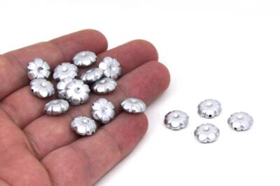 25 Gram - 11 mm Çiçek Desen Boncuk, Gümüş Renk, Plastik Boncuk. 1. Kalite ( 25 Gram - 78-80 Adet ) - 1