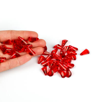 25 Gram - 17 mm, Kırmızı Renk Akrilik Boncuk, Kesik Piramit Model Boncuk, (25 gr - 42-45 Adet) - 1