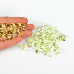 25 Gram - 17 mm, Yeşil Renk Akrilik Boncuk, Kesik Piramit Model Boncuk, (25 gr - 42-45 Adet) - YF Hobi