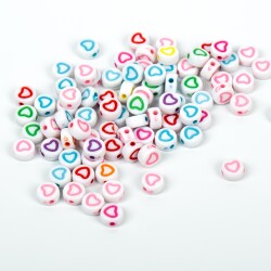 25 Gram - 7 mm Beyaz Üzeri Karışık Renk Kalp Figürlü Yassı Plastik Boncuk, (25 gram - 175-180 Adet) - 3