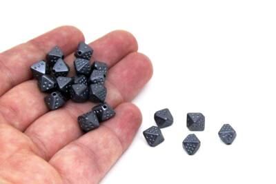 25 Gram - 7x9 mm Piramit Desen Boncuk, Füme Renk, Plastik Boncuk. 1. Kalite ( 25 Gram - 100-105 Adet ) - 1