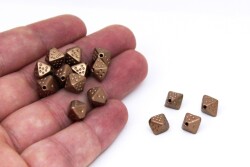 25 Gram - 7x9 mm Piramit Desen Boncuk, Kahve Renk, Plastik Boncuk. 1. Kalite ( 25 Gram - 100-105 Adet ) - YF Hobi