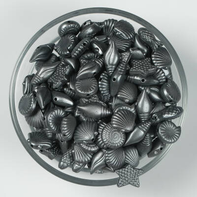 25 Gram - Karışık Deniz Ürünleri Figürlü Plastik Boncuk, Parlak Hematit Renkli ( 25 Gram - 73-76 Adet ) - 1