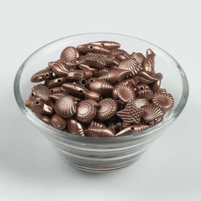 25 Gram - Karışık Deniz Ürünleri Figürlü Plastik Boncuk, Parlak Kahve Renkli ( 25 Gram - 73-76 Adet ) - 2