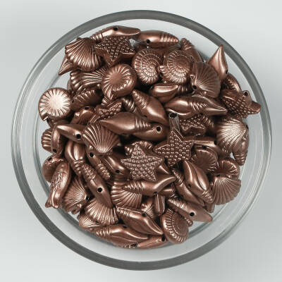 25 Gram - Karışık Deniz Ürünleri Figürlü Plastik Boncuk, Parlak Kahve Renkli ( 25 Gram - 73-76 Adet ) - 1