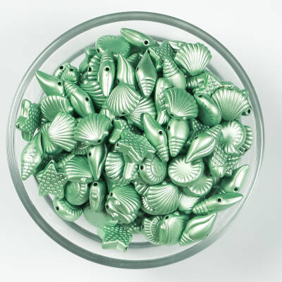 25 Gram - Karışık Deniz Ürünleri Figürlü Plastik Boncuk, Parlak Yeşil Renkli ( 25 Gram - 73-76 Adet ) - 1